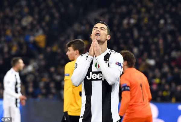 Ronaldo kiến tạo, Juventus vẫn thua “đàn em” Young Boys 2