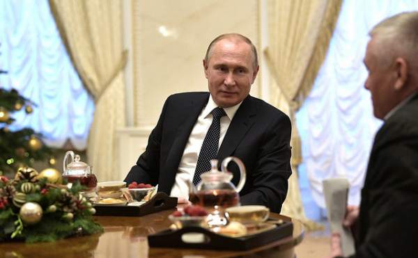 Tổng thống Putin tặng món quà đặc biệt cho cậu bé mắc bệnh xương thủy tinh 8