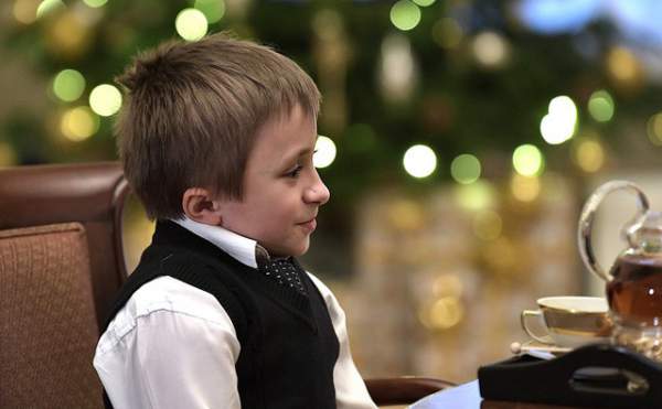 Tổng thống Putin tặng món quà đặc biệt cho cậu bé mắc bệnh xương thủy tinh 2