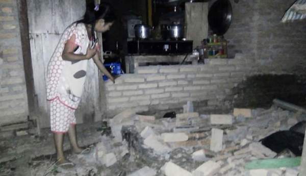 NÓNG! Sóng thần cao 2 mét ập vào thành phố Indonesia sau động đất 7