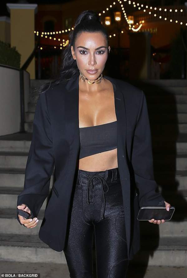 Kim Kardashian gợi cảm ra phố 2