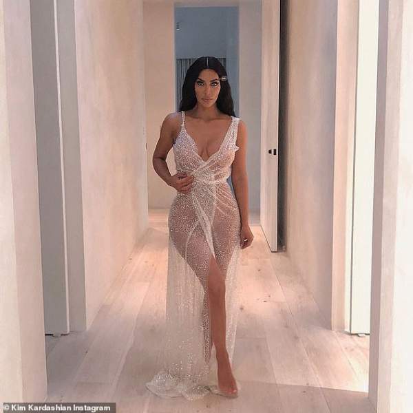 Kim Kardashian gợi cảm ra phố 7