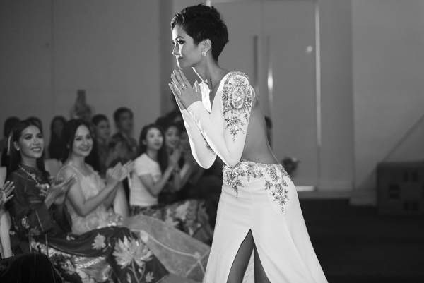 Hoa hậu H’hen Niê được vinh danh “Ngôi sao vì cộng đồng” 4