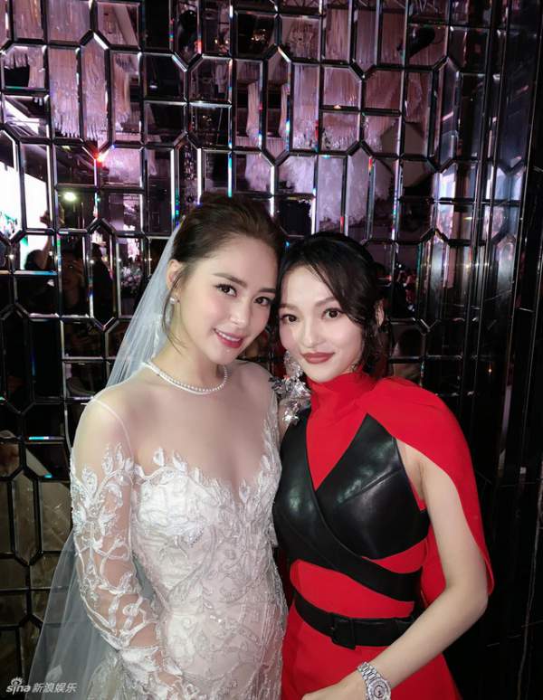Chung Hân Đồng diện ba chiếc váy tuyệt đẹp trong hôn lễ tại Hồng Kong 9