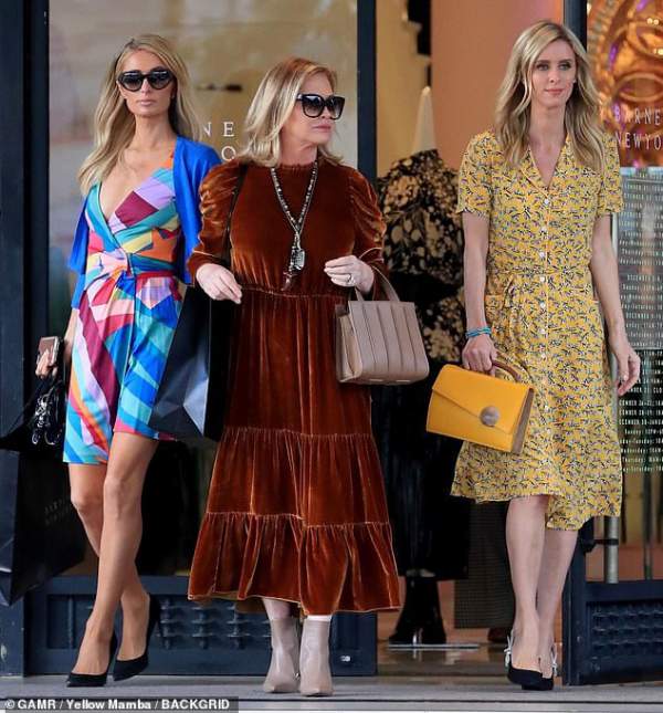 Paris Hilton sành điệu ra phố mua sắm 5