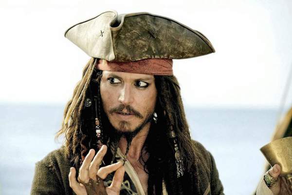 Johnny Depp hóa cướp biển đến thăm trẻ em trong bệnh viện 8