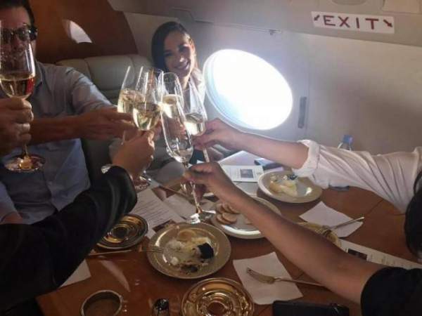 Tân hoa hậu Hoàn vũ được đại gia Philippines đón về nước bằng phi cơ riêng 2