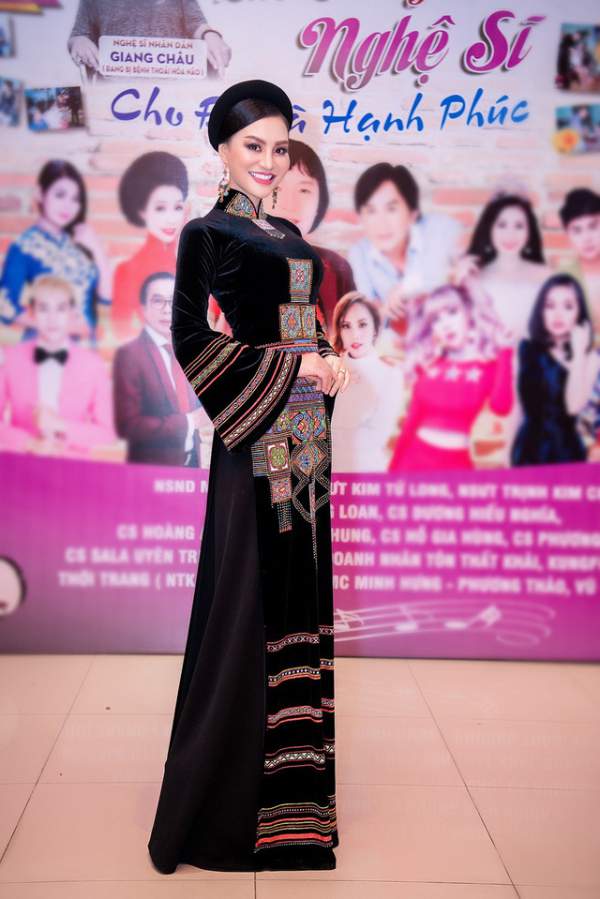 Nữ hoàng Trần Huyền Nhung hoá cô gái miền sơn cước tại sự kiện giải trí. 9