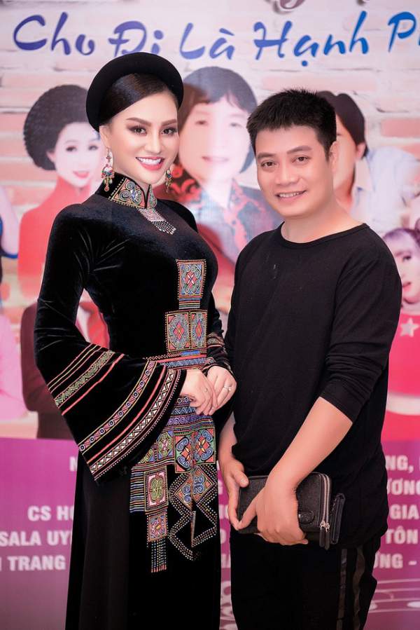 Nữ hoàng Trần Huyền Nhung hoá cô gái miền sơn cước tại sự kiện giải trí. 4