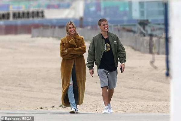 Justin Bieber hạnh phúc bên vợ siêu mẫu 3