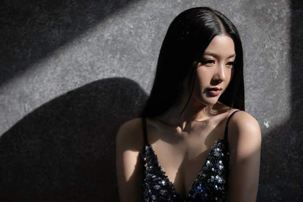 Á hậu 3 Hoa hậu Quốc tế Thuý Vân sexy với đầm hở ngực 2