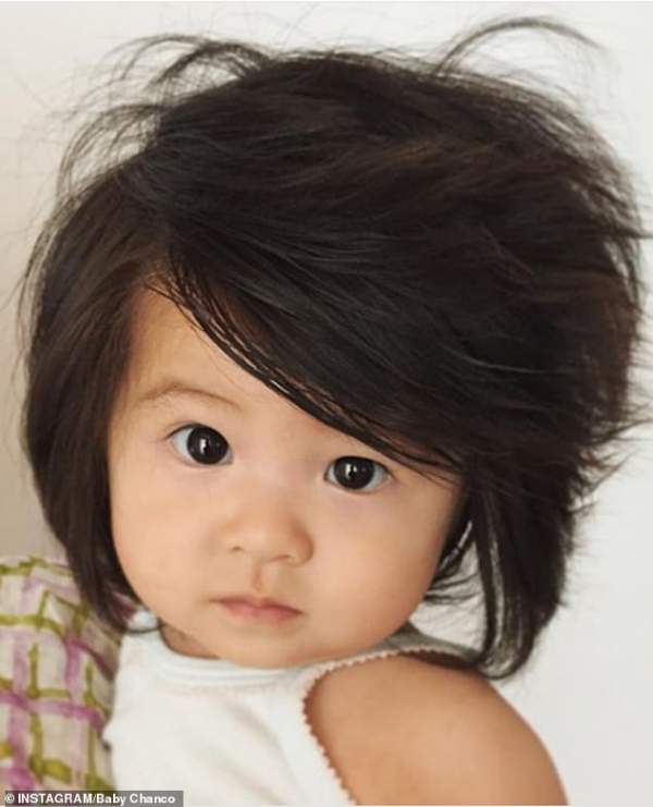 Em bé một tuổi có mái tóc bồng bềnh trở thành... gương mặt quảng cáo gây sốt 6