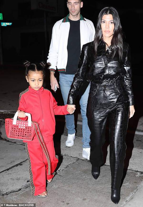 Con gái Kim Kardashian diện toàn đồ hiệu 6