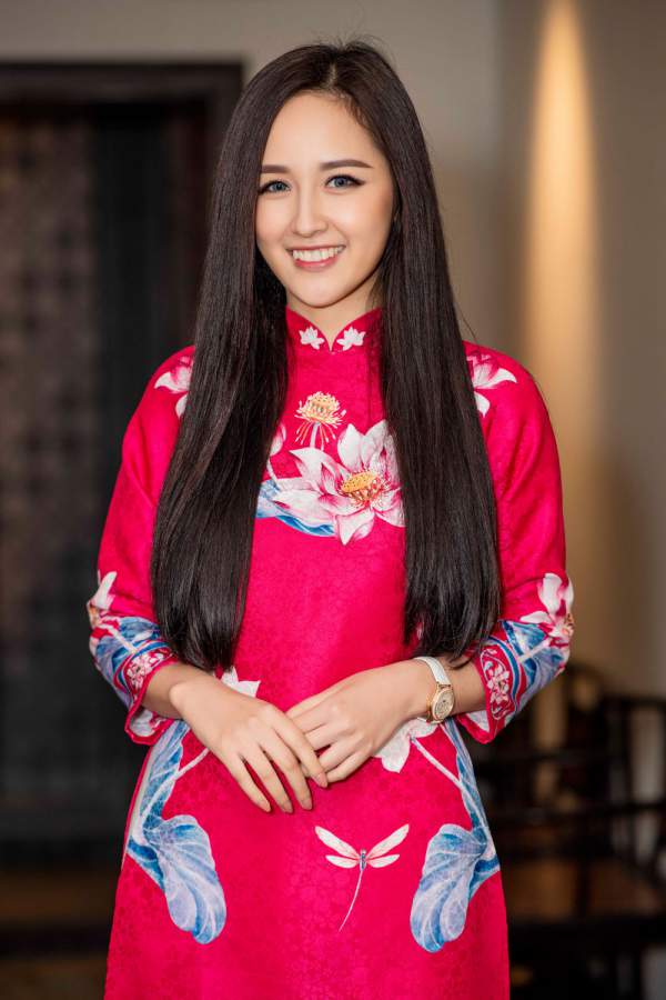 Á hậu Huyền My gợi cảm “đọ dáng” cùng Hoa hậu Mỹ Linh 9