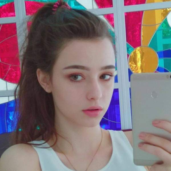 Chân dung cô gái xinh đẹp được dân mạng ngợi ca là “thiên thần Instagram” 4