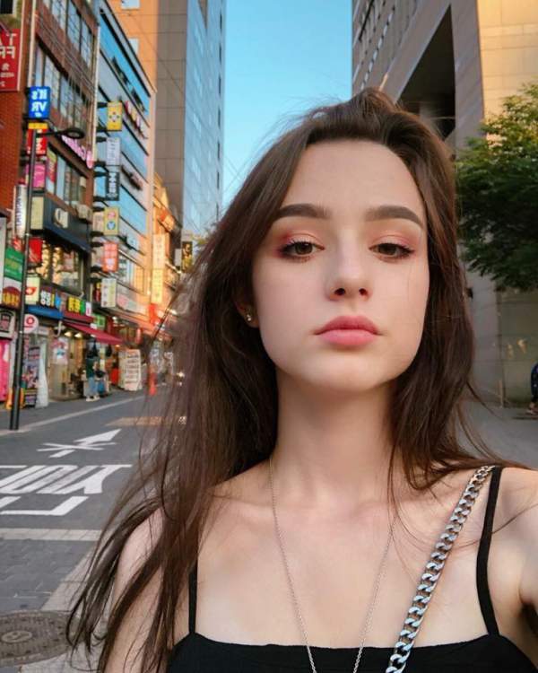 Chân dung cô gái xinh đẹp được dân mạng ngợi ca là “thiên thần Instagram” 12