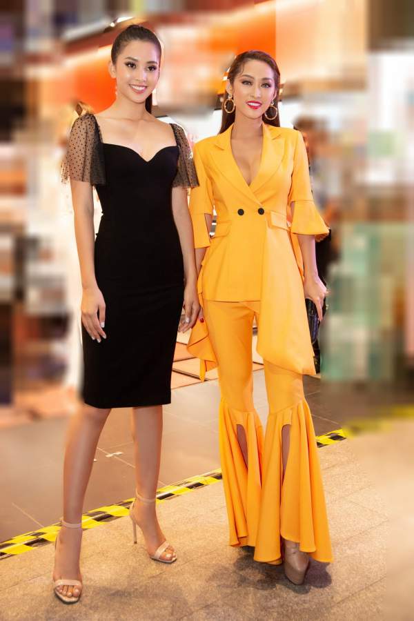 Hoa hậu Tiểu Vy cùng mỹ nhân nóng bỏng như “chị em sinh đôi” 2