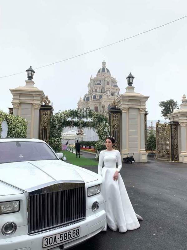 Cô dâu đeo vàng "trĩu cổ" ở lâu đài Nam Định: "Bố mẹ cho 200 cây vàng và 2 bìa đỏ" 4