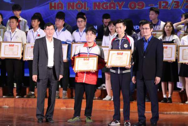 Bộ GD&ĐT trao 136 giải thưởng cuộc thi KHKT quốc gia khu vực phía Bắc 3