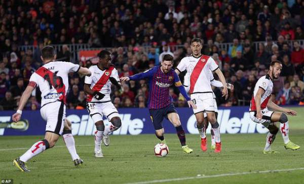Barcelona 3-1 Vallecano: Messi và Suarez lập công 16
