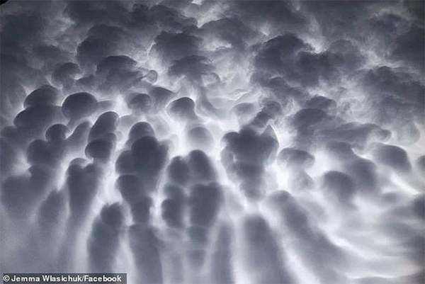 Chiêm ngưỡng đám mây kì lạ xuất hiện trên bầu trời Australia 2