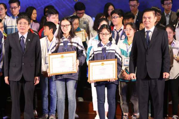 Bộ GD&ĐT trao 136 giải thưởng cuộc thi KHKT quốc gia khu vực phía Bắc 2