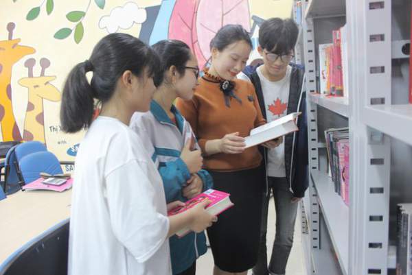 Hà Tĩnh: Cô thủ thư đi xin sách để tặng trẻ em nghèo 4