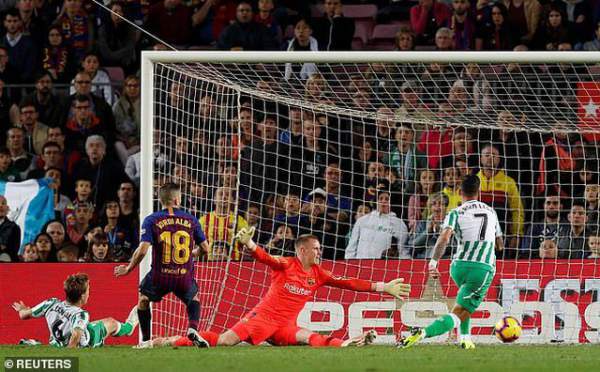 Barcelona phục hận Betis và tiếp tục giấc mơ “cú ăn ba”? 2