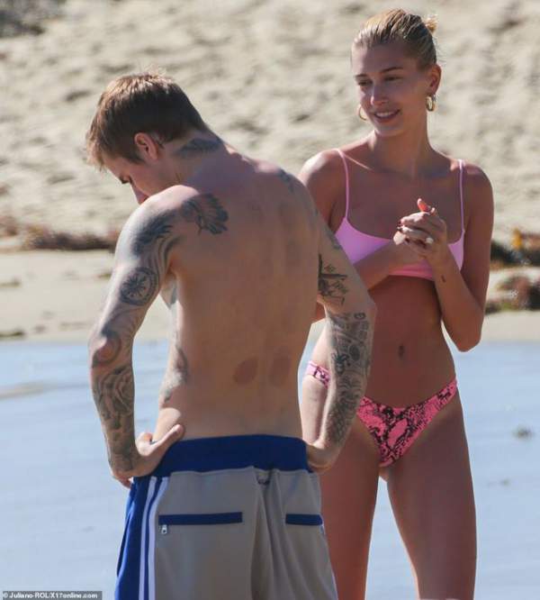 Justin Bieber cùng vợ ra biển 5