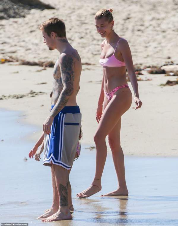 Justin Bieber cùng vợ ra biển 4