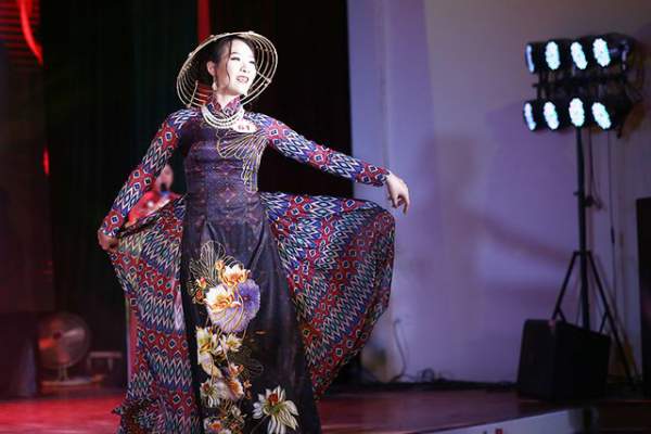 Nữ sinh biên đạo múa đăng quang Hoa khôi ĐH Văn hóa 9