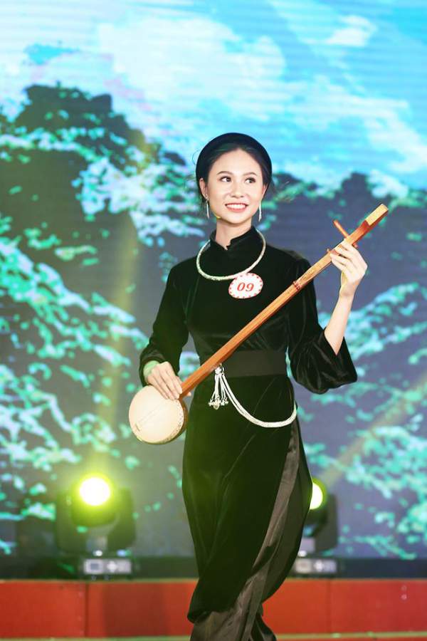 Nữ sinh ĐH Văn hóa khoe sắc trong trang phục các dân tộc Việt Nam 10