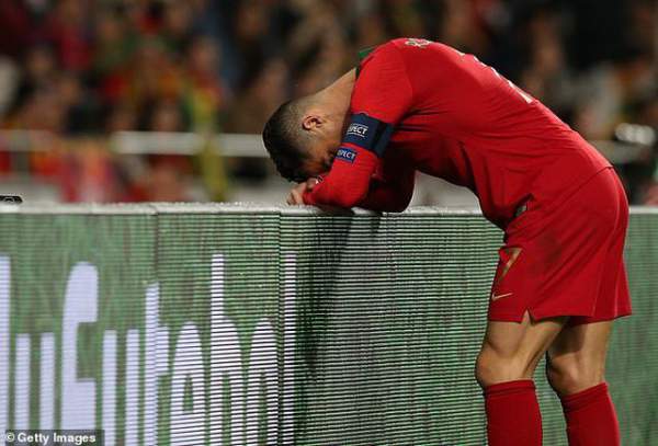 C.Ronaldo gây thất vọng, Bồ Đào Nha chia điểm với Ukraine 3