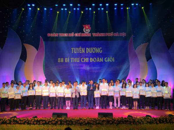 Thành đoàn Hà Nội tuyên dương 352 thanh niên tiên tiến làm theo lời Bác 2