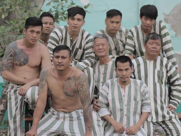 Tự truyện sao Việt: Người khoe thành tích giường chiếu, kẻ điều gái bia ôm 4