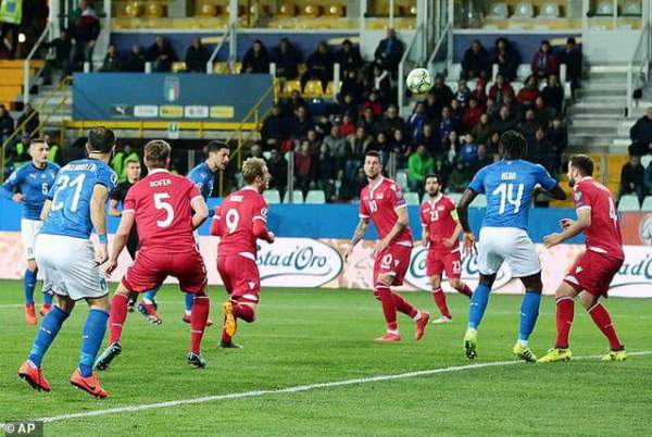Tiền đạo 36 tuổi Quagliarella tỏa sáng giúp Italia đại thắng “6 sao” 3