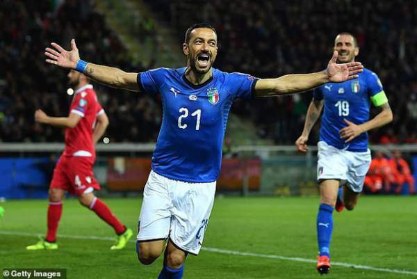 Tiền đạo 36 tuổi Quagliarella tỏa sáng giúp Italia đại thắng “6 sao” 2