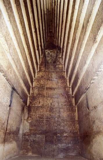 Bí mật kim tự tháp đỏ ở Ai Cập: Sau 141 năm mới giải mã được một phần 4