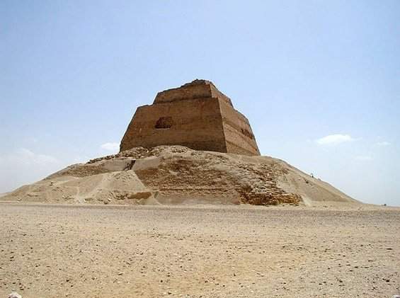 Bí mật kim tự tháp đỏ ở Ai Cập: Sau 141 năm mới giải mã được một phần 2