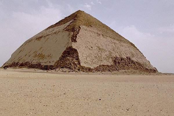 Bí mật kim tự tháp đỏ ở Ai Cập: Sau 141 năm mới giải mã được một phần 3