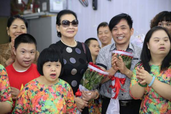 Khánh Ly xúc động khi trẻ khuyết tật thuộc bài hát của Trịnh Công Sơn 5