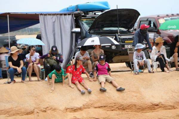 Dịp lễ, các “tay chơi” đổ xô về Ninh Thuận đua ô tô trên cát 2