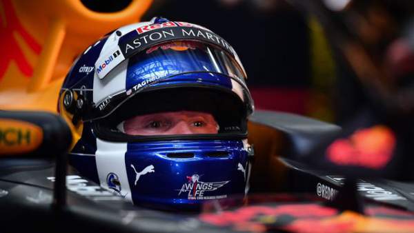 "Ngồi cùng" David Coulthard trong chiếc xe đua F1 biểu diễn tại Hà Nội 2