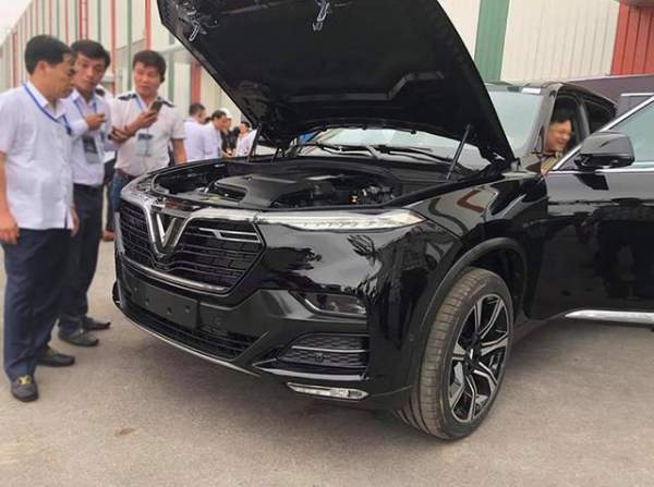 VinFast bất ngờ tung hình ảnh mẫu xe điện thứ hai, trưng bày Lux dùng động cơ V8 16
