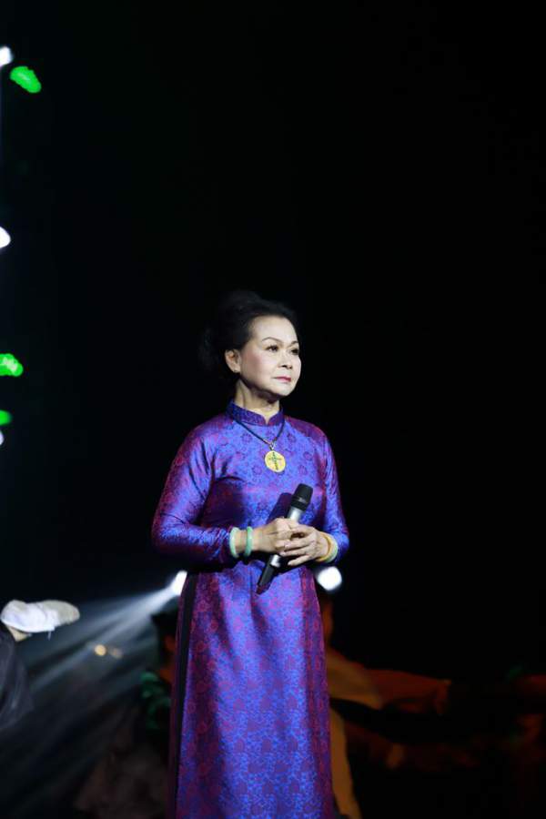 Khánh Ly bất ngờ khi được Tùng Dương gọi là “U” trên sân khấu 9