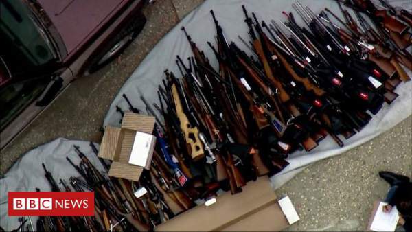Đột kích một căn nhà, cảnh sát Mỹ phát hiện hơn 1.000 khẩu súng 2