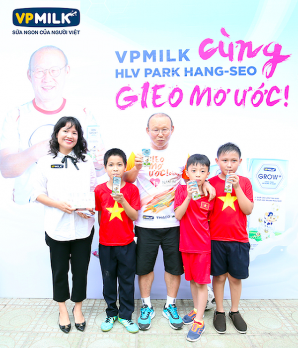 VPMilk cùng đại sứ thương hiệu - HLV Park Hang-Seo gieo mơ ước cho trẻ em Việt 1