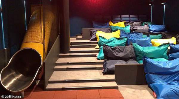 Chiêm ngưỡng rạp chiếu phim “giường nằm” được thay ga sau mỗi suất chiếu 3