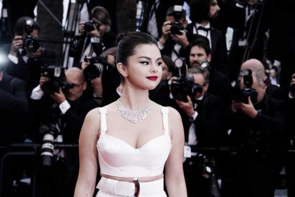 Selena Gomez khoe ngực nảy nở tại LHP Cannes 7