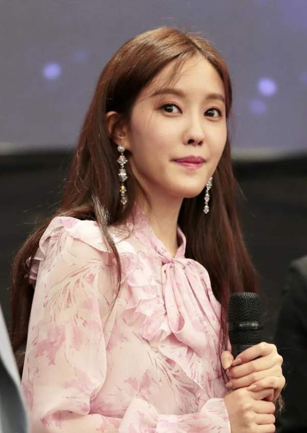 Hyomin (T-ara) – nghệ sĩ Hàn đầu tiên tham gia chương trình “Bữa trưa vui vẻ” 4